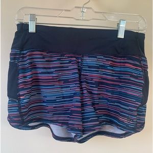 ATHLETA NAVY RUNNING SHORT IN SIZE XS